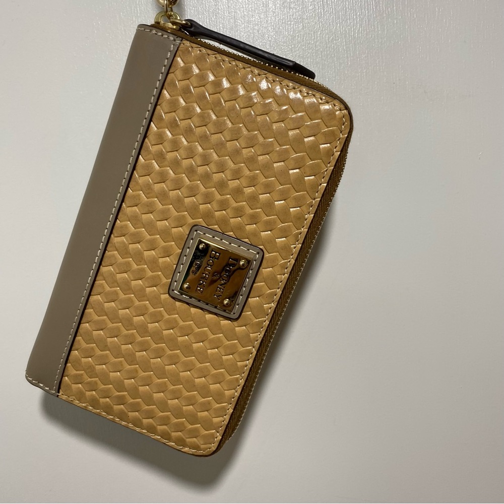 Dooney and Bourke Zip Around handbag